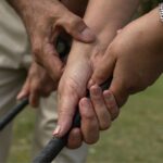 how to grip a golf club