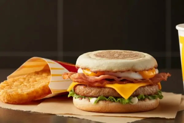 what time does mcdonald's stop serving breakfast