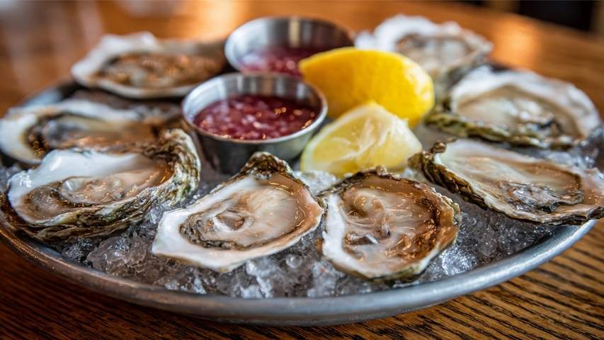 calories in 12 raw oysters