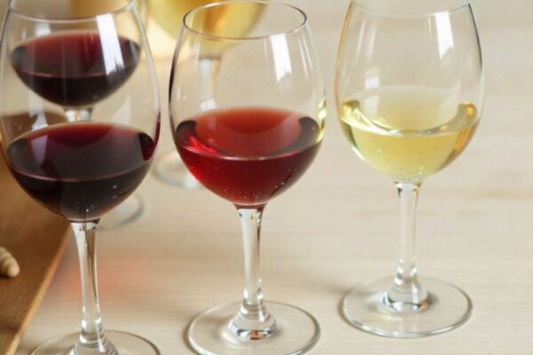 how many calories in a glass of white wine