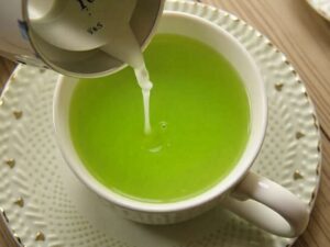 what does green tea taste like